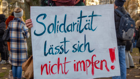 Der repressive "Corona-Staat": Wie wir uns aus der Wirtschaftskrise herausimpfen wollen