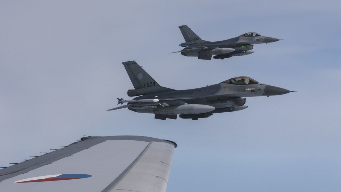 Symbolbild: Niederländische F-16-Kampfflugzeuge