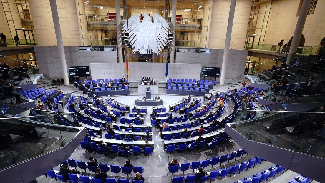 Impfen macht frei? Der Bundestag schwebt hoch über dem Land ...