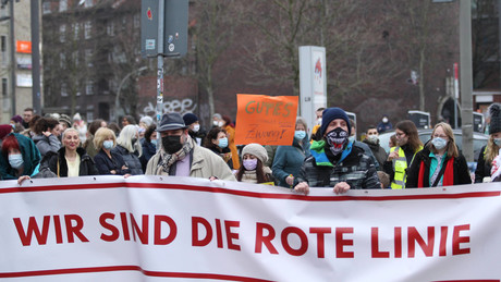 Juristenvereinigungen kritisieren Schnellverfahren bei Corona-Protesten