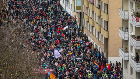 Wieder Proteste gegen Coronapolitik – Demonstranten skandieren "Lügenpresse" vor SWR-Gebäude