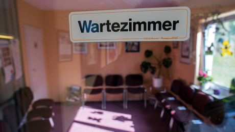 Inmitten der Pandemie: Krankschreibungen im letzten Jahr auf neuem Tiefstand