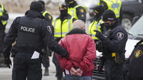 Protesty kierowców ciężarówek w Kanadzie: most ambasadorski między USA i Kanadą oczyszczony przez policję