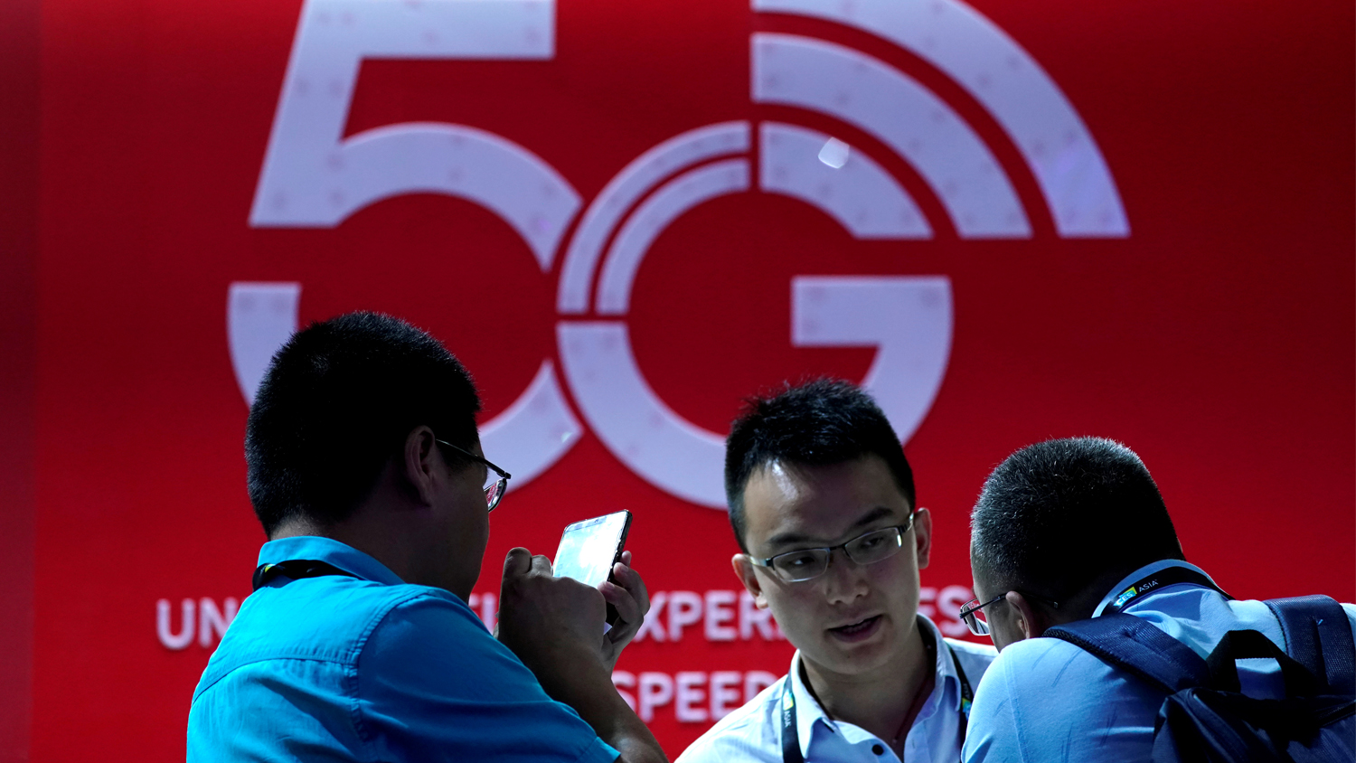Китайский оператор. Операторы Китая. 5g реклама. Операторы связи в Китае China mobile и China Unicom фото.