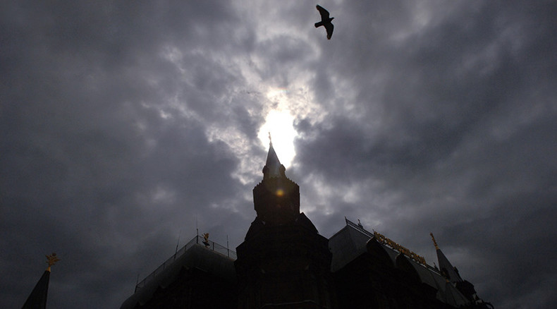 Enormous cloud attempts to swallow Moscow skyline (STUNNING IMAGES INSIDE)