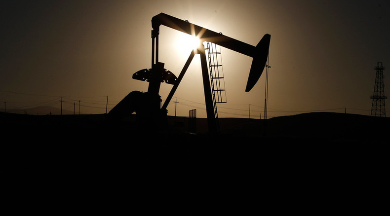 Oil slump leads to $200bn cut in new energy projects - study