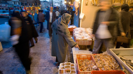 Iran dumps dollar for euro in foreign trade transactions