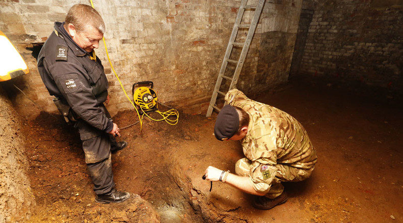 Hundreds of Londoners evacuated after WWII bomb discovered