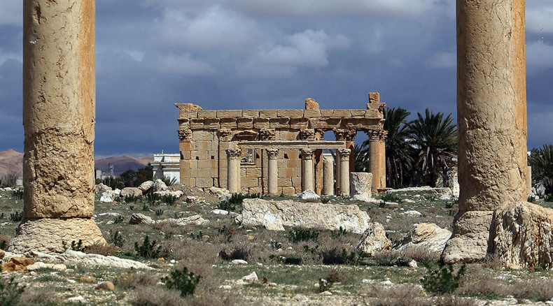 Harrowing images show ISIS ‘demolishing’ Syria’s ancient Palmyra temple (PHOTOS)