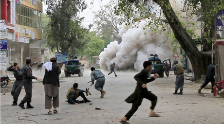 People run for cover after an explosion in Jalalabad April 18, 2015. © Parwiz