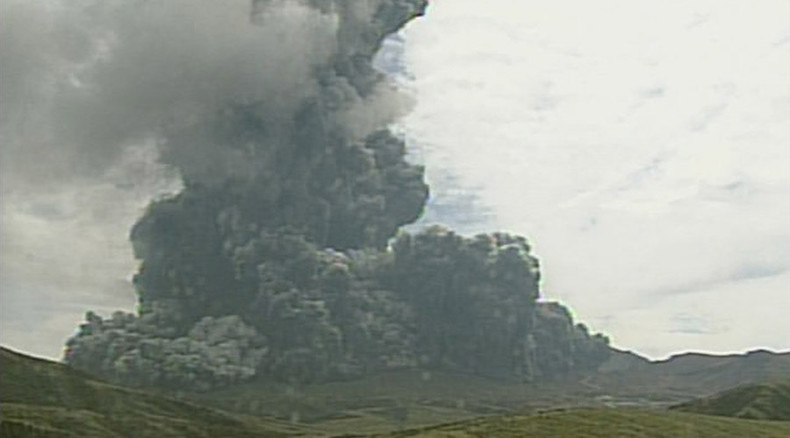 Japan’s largest volcano Mt. Aso erupts, forces evacuation of tourists (PHOTOS, VIDEO)