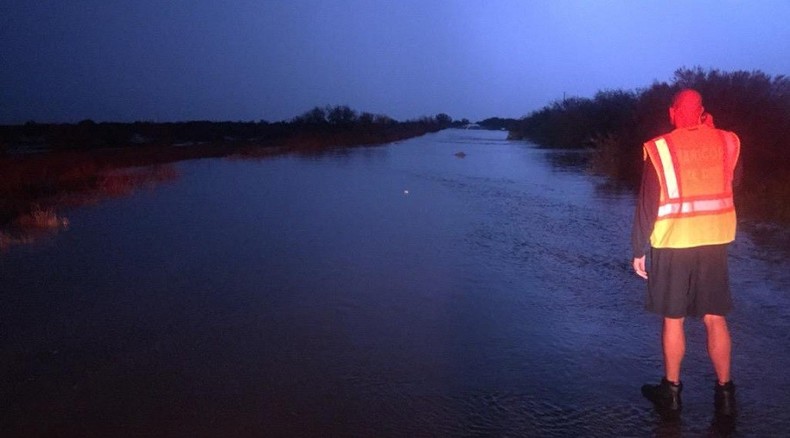 Raging monsoon with dazzling lightning strands drivers, cuts power in Arizona (PHOTOS, VIDEOS)