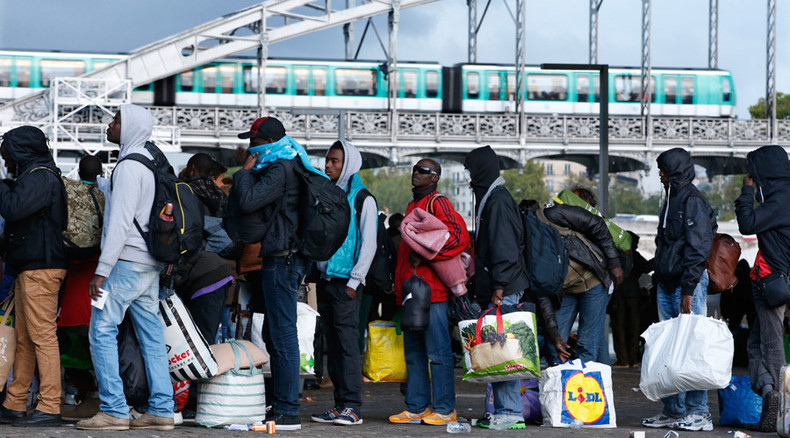France proposes EU border guard corps to deal with refugee crisis – reports