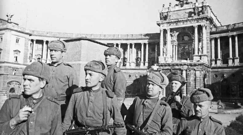 Austrian family unveils inspiring monument to fallen Soviet WWII soldiers
