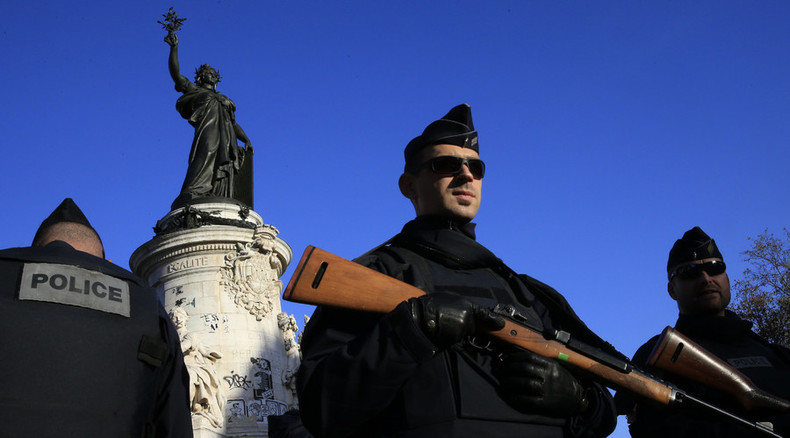 Fortress Britain? EU open borders policy under threat after Paris terror attacks