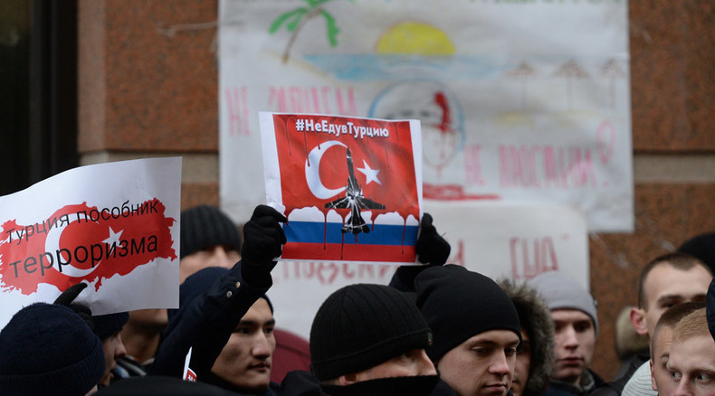 ‘Well-staged shot in back’: Intl community slams Turkey’s attack on Russian jet