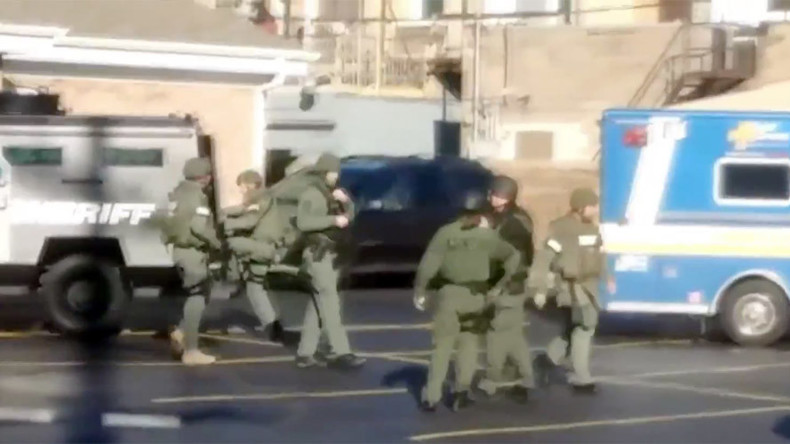 1 dead, 1 in custody after shooting, 'hostage situation' in Neenah, WI