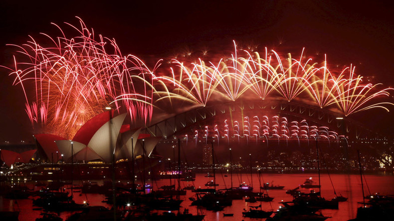 World welcomes 2016 with lavish New Year fireworks (PHOTOS, VIDEOS)