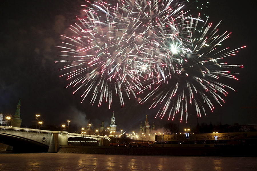 World welcomes 2016 with lavish New Year fireworks (PHOTOS, VIDEOS