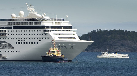 Wild night for storm-battered cruise ship captured on social media — RT