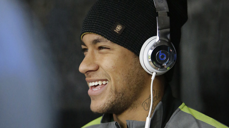 Neymar signs for Team Jordan