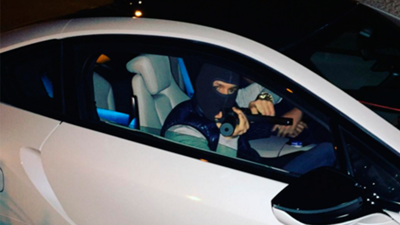 Conor McGregor challenges Floyd Mayweather, apologizes for gun photo
