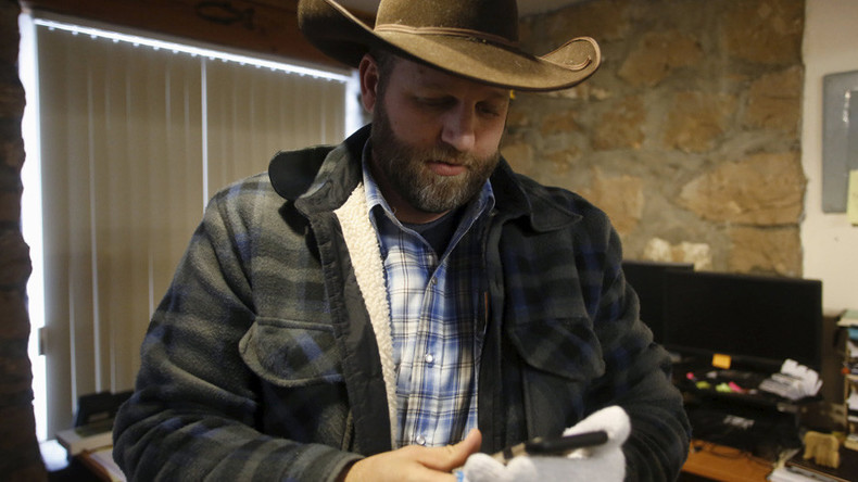 Oregon militia leader Ammon Bundy has begun talks with FBI