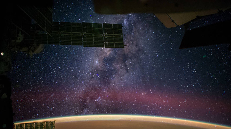 Largest solar system ever known: Planet orbits star 1trn km away