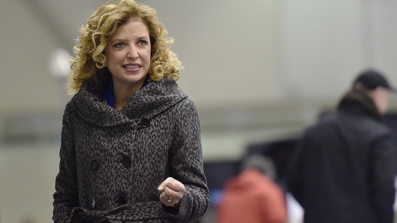 Clinton bias accusations chase top Democrat Wasserman Schultz
