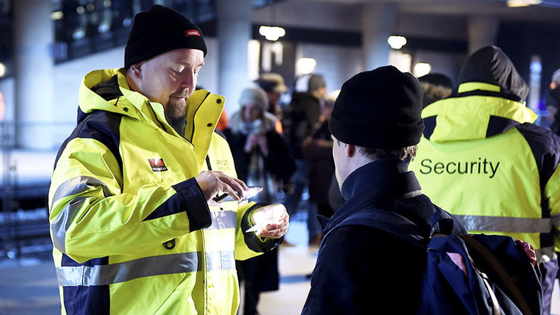 People in UK, Germany & Finland favor Danish law to confiscate refugee possessions – poll