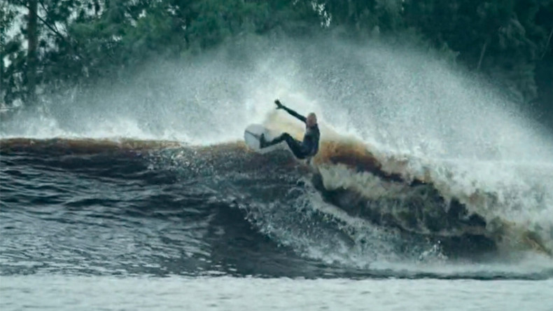 Surfing legend Slater presents ‘eco-friendly’ solar powered wave pool (VIDEO)