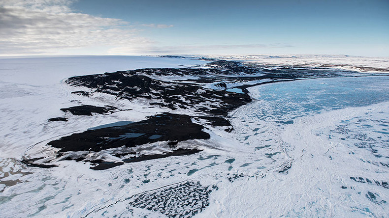 Russia submits revised claims for extending Arctic shelf to UN