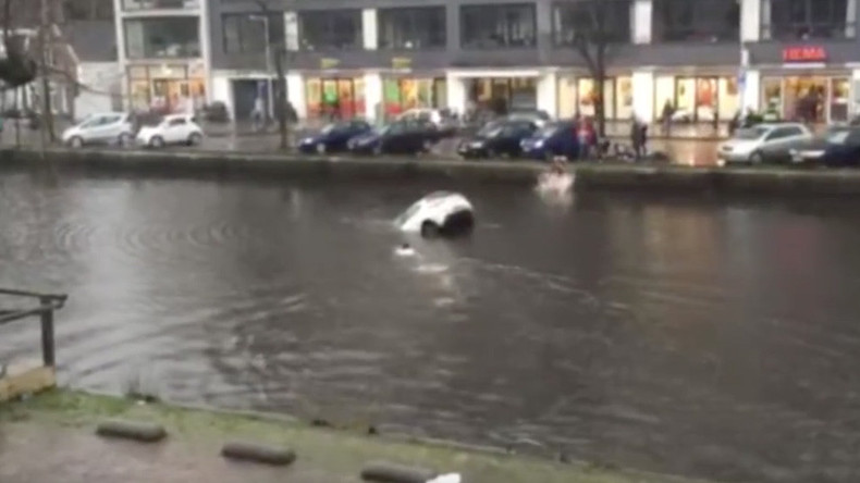 Dutch Courage Watch Four Lads Save Mom Child From Sinking
