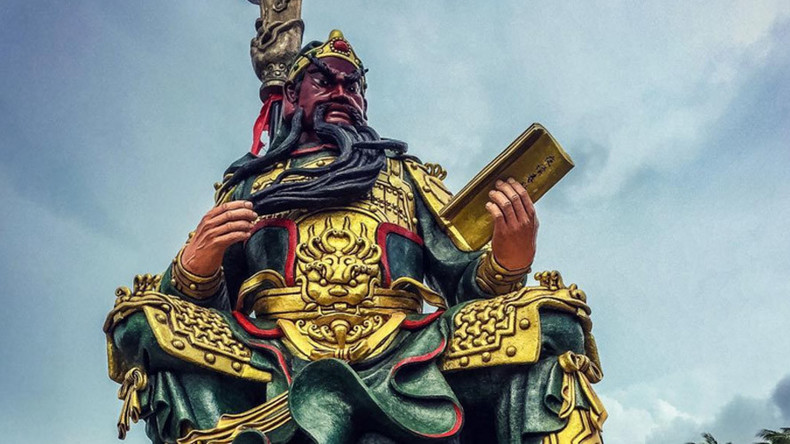 Monster statues: China's gigantic tribute to god of war ...