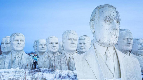 Giant heads of state: Virginian graveyard for weather beaten US president statues (VIDEO)