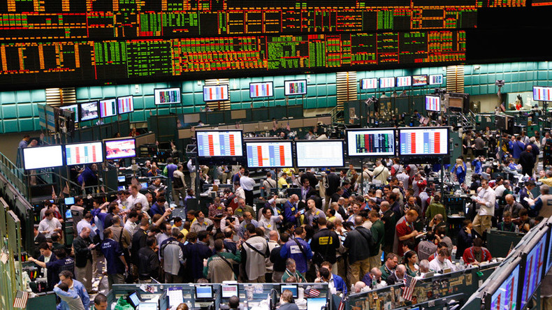 Speculators cut bearish bets on oil