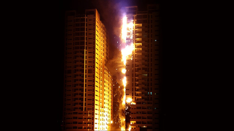 Huge fire engulfs 2 towers of residential skyscraper in UAE (VIDEO)