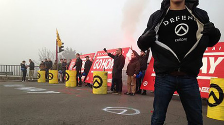 Protesters block migrant routes to Calais, demand end to ‘invasion in Europe’ (PHOTOS, VIDEOS)