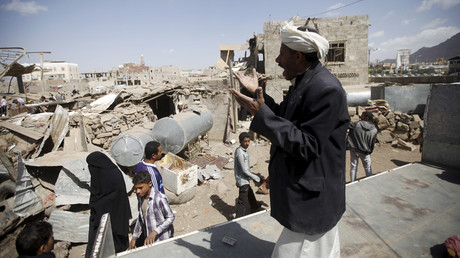 A man shouts for help to salvage his furniture after his house was destroyed by a Saudi-led air strike in Yemen's capital Sanaa, February 25, 2016. © Mohamed al-Sayaghi