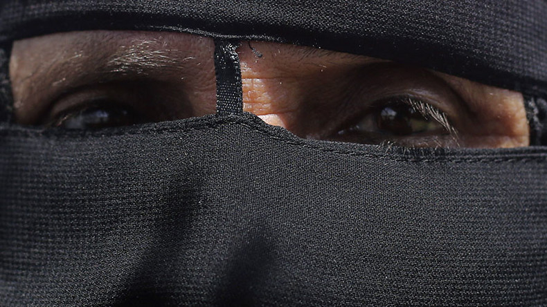 Extreme Islam 'winning battle' while face veils spread 'ideological message' – French PM