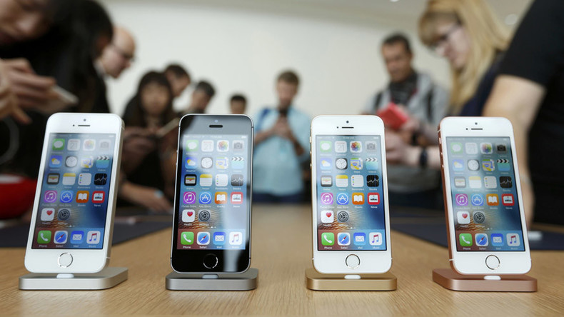 FBI reveals iPhone hacking method to senators behind anti-encryption bill