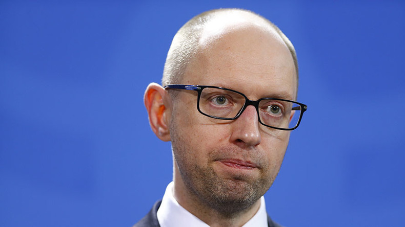 ‘Poroshenko & Yatsenyuk failing Ukraine over radical Right Sector nationalists’