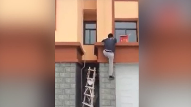 Classic ‘disappearing’ ladder trick pulled off with aplomb (VIDEO) — RT ...