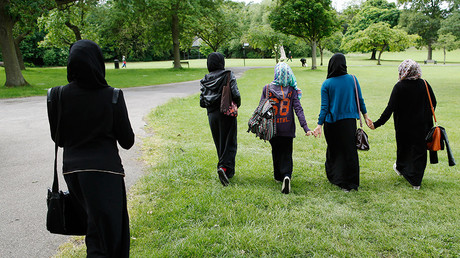 Indian cleric ‘forbids’ Muslim women from gazing at luscious ‘footballer thighs’