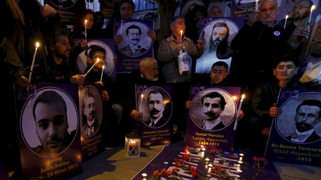 Demonstrators hold candles and pictures of Armenian victims during a commemoration for the victims of mass killings of Armenians by Ottoman Turks, in Istanbul, Turkey. File photo. © Murad Sezer