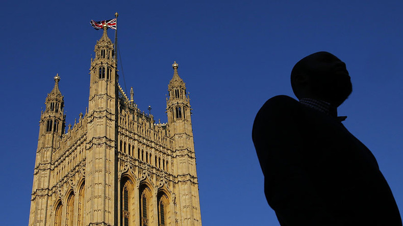 00-Seventies? UK diplomats’ outmoded tech vulnerable to foreign spies, report says