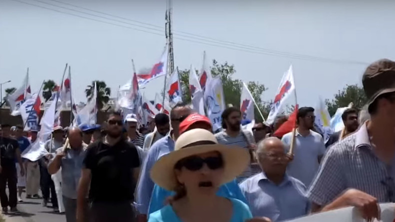 Greek protesters burn NATO & EU flags at Crete military base (VIDEO)
