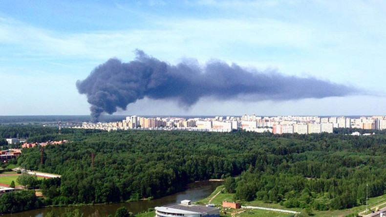 Massive fire near Moscow engulfs warehouse storing gas cylinders