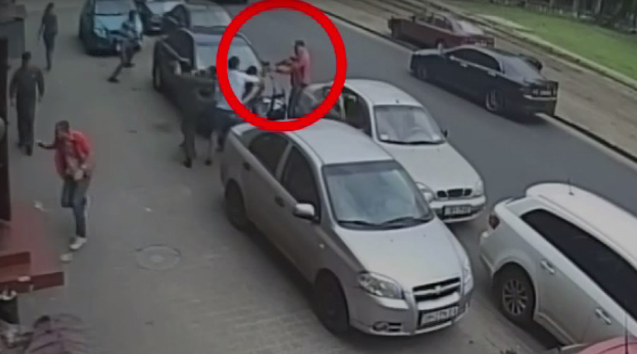 3 detained after Ukrainian journalists brutally assaulted in Odessa with fists, shotgun (VIDEO)