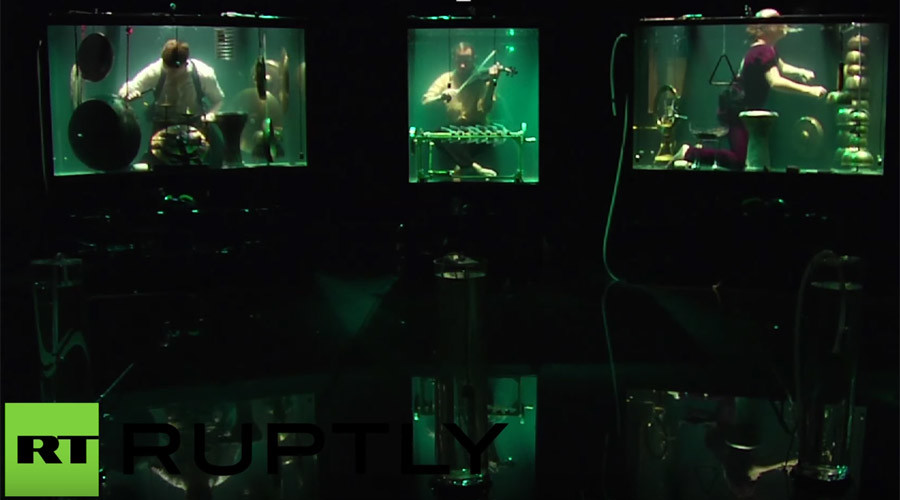 World’s first underwater band makes debut at Rotterdam festival (VIDEO)